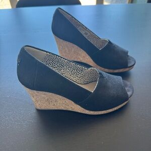 Toms black linen wedge shoes size 8